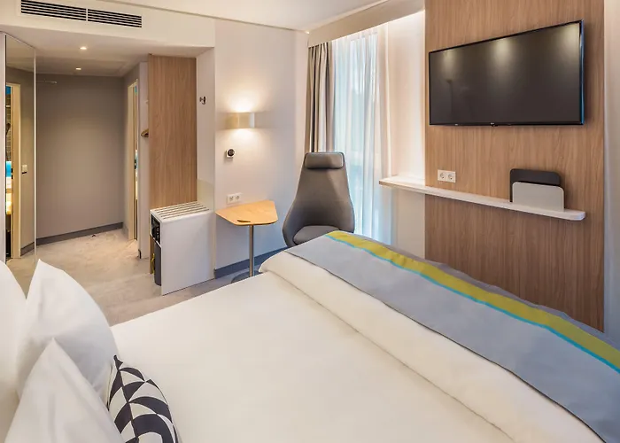 Express - By Ihg Hotel